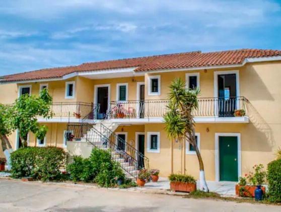 ארגוסטולי Lemon Tree Apartments B C מראה חיצוני תמונה
