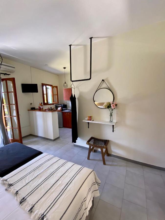 ארגוסטולי Lemon Tree Apartments B C מראה חיצוני תמונה