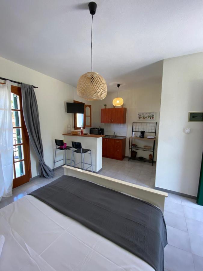 ארגוסטולי Lemon Tree Apartments B C מראה חיצוני תמונה