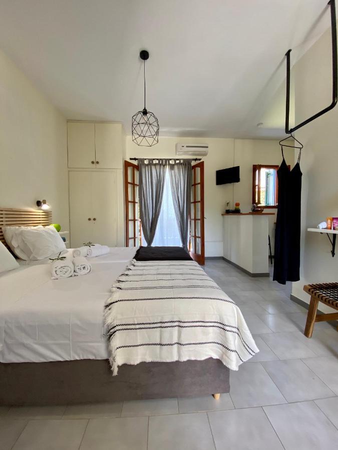 ארגוסטולי Lemon Tree Apartments B C מראה חיצוני תמונה